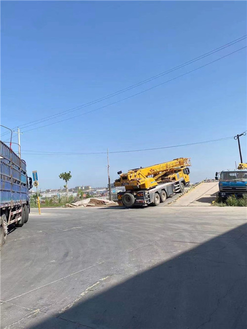 平山区25吨吊车的租赁价格大概是多少？