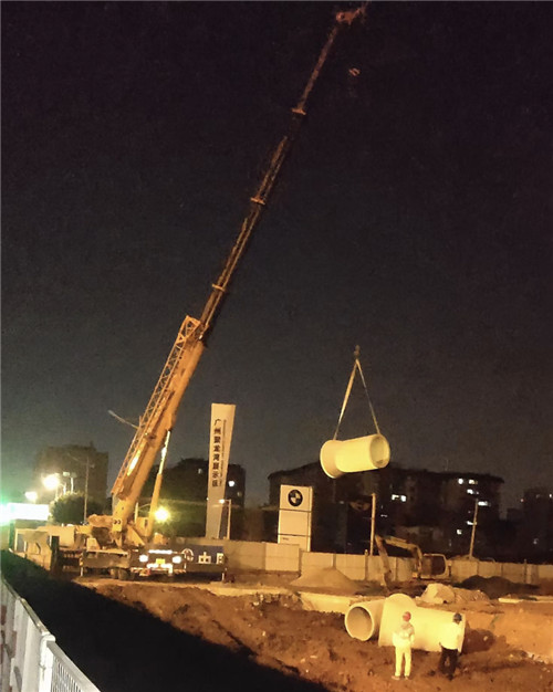 平山区“弯臂矫正”—— 吊车的 “形变补偿” 技术